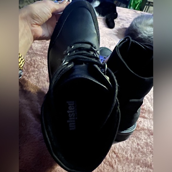 Kenneth Cole Unlisted, brand new out of the box lace up boots! Size 9, black! - Picture 4 of 6